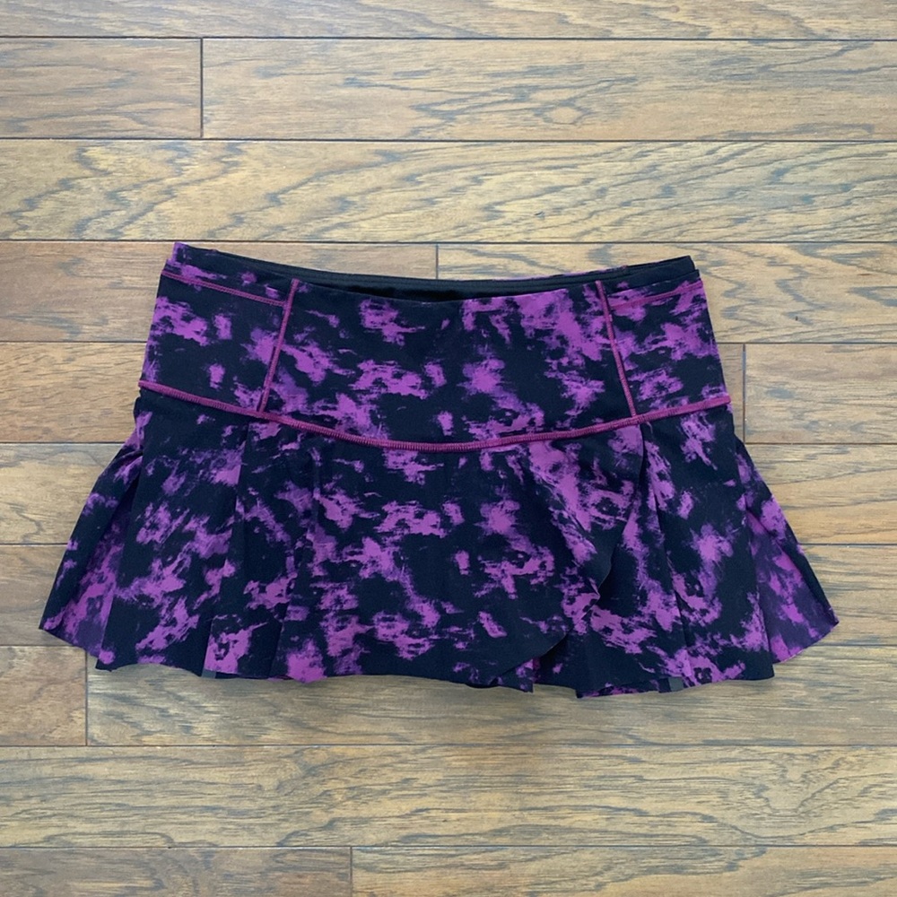 Lululemon skort, size 8, black and purple